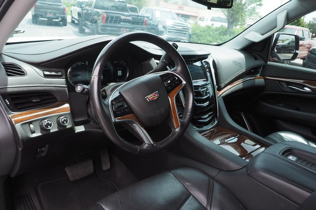 Used 2020 Cadillac Escalade Premium Luxury AWD/4WD image 12