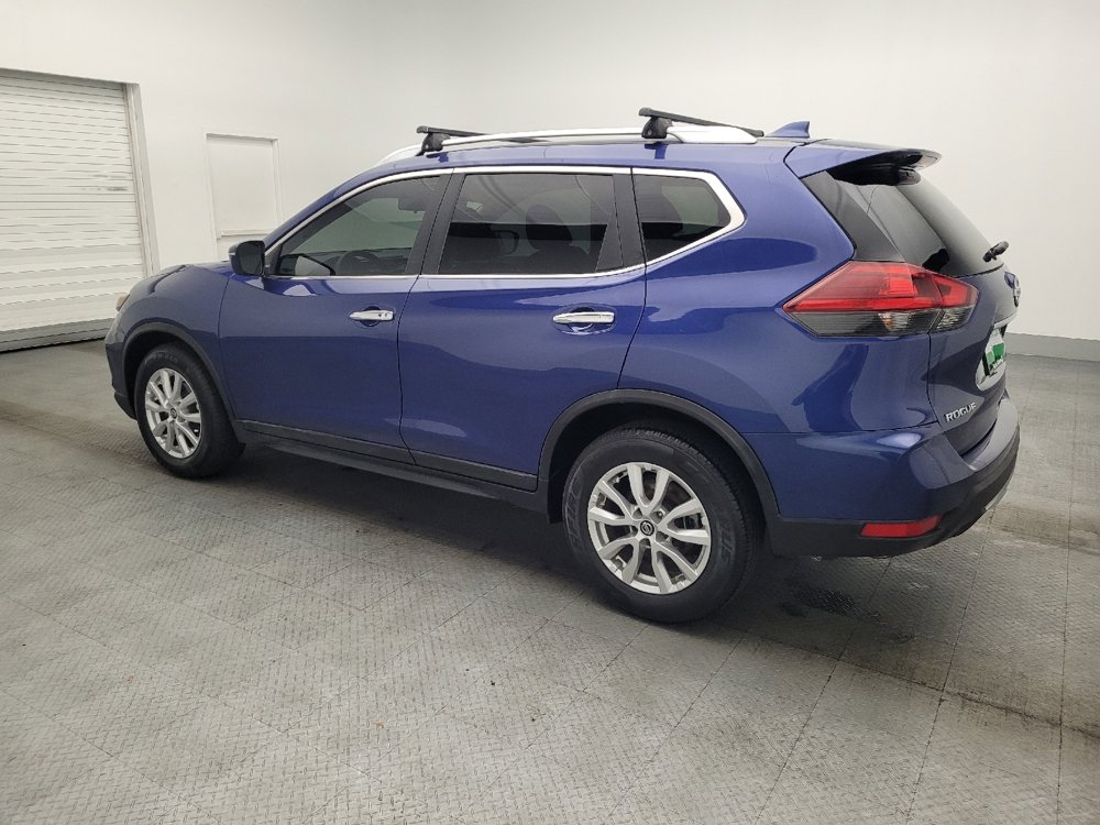 Used 2018 Nissan Rogue SV image 3