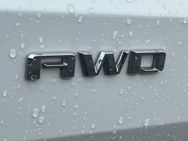 Used 2026 Chevrolet Traverse LT AWD/4WD image 2