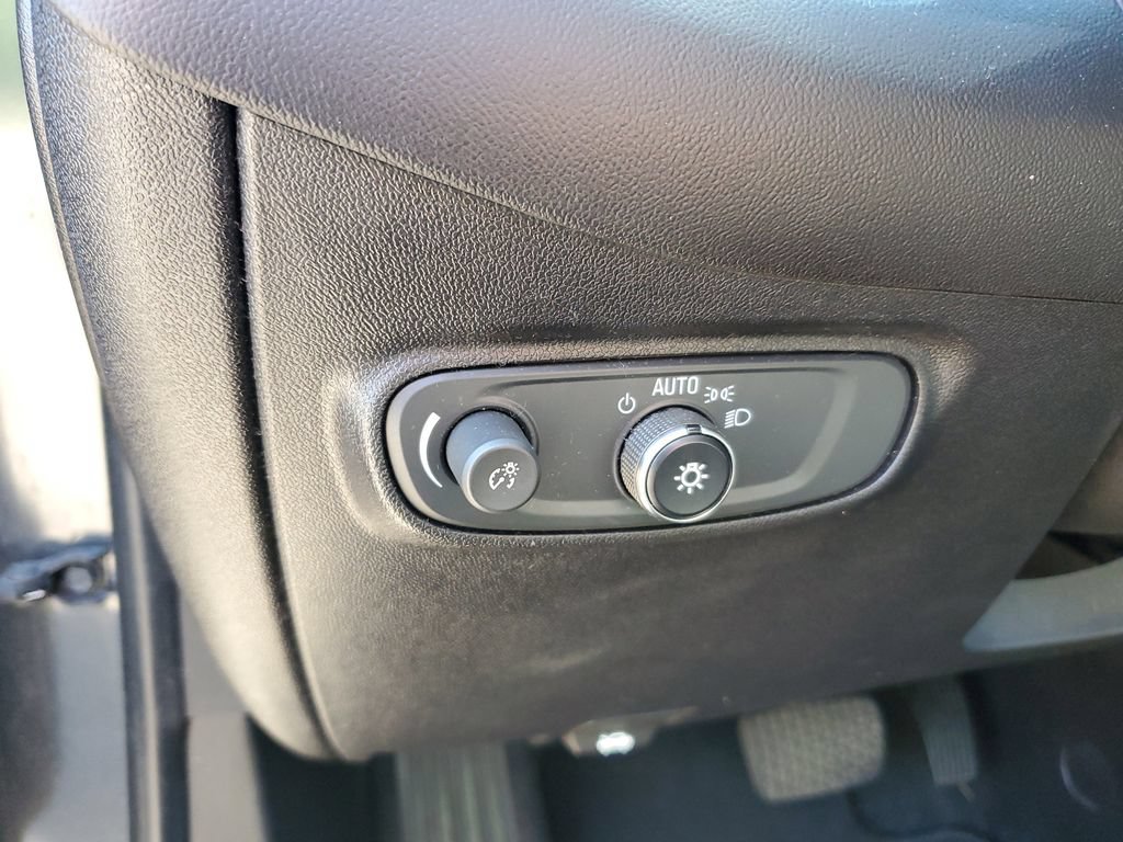 Used 2019 Chevrolet Equinox LT FWD image 14