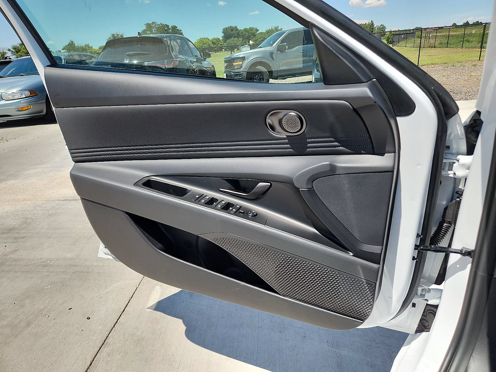 New 2025 Hyundai Elantra SEL FWD image 10