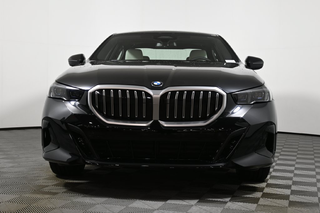 Used 2026 BMW 530i xDrive w/ M Sport Package AWD/4WD image 10