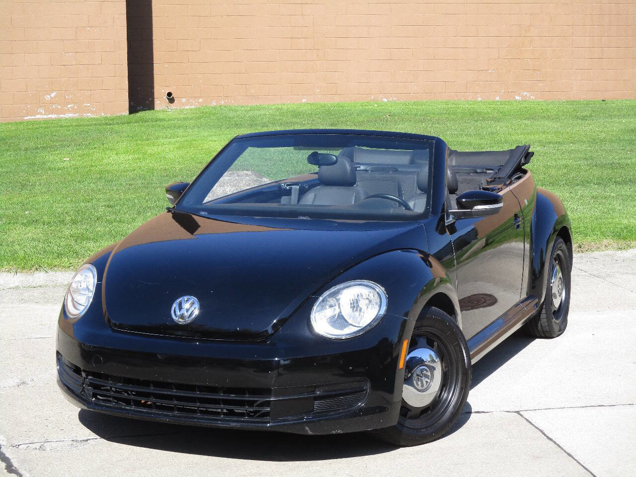 Used 2013 Volkswagen Beetle 2.5 FWD image 18