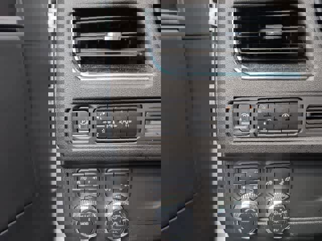 Used 2024 GMC Yukon SLE image 18