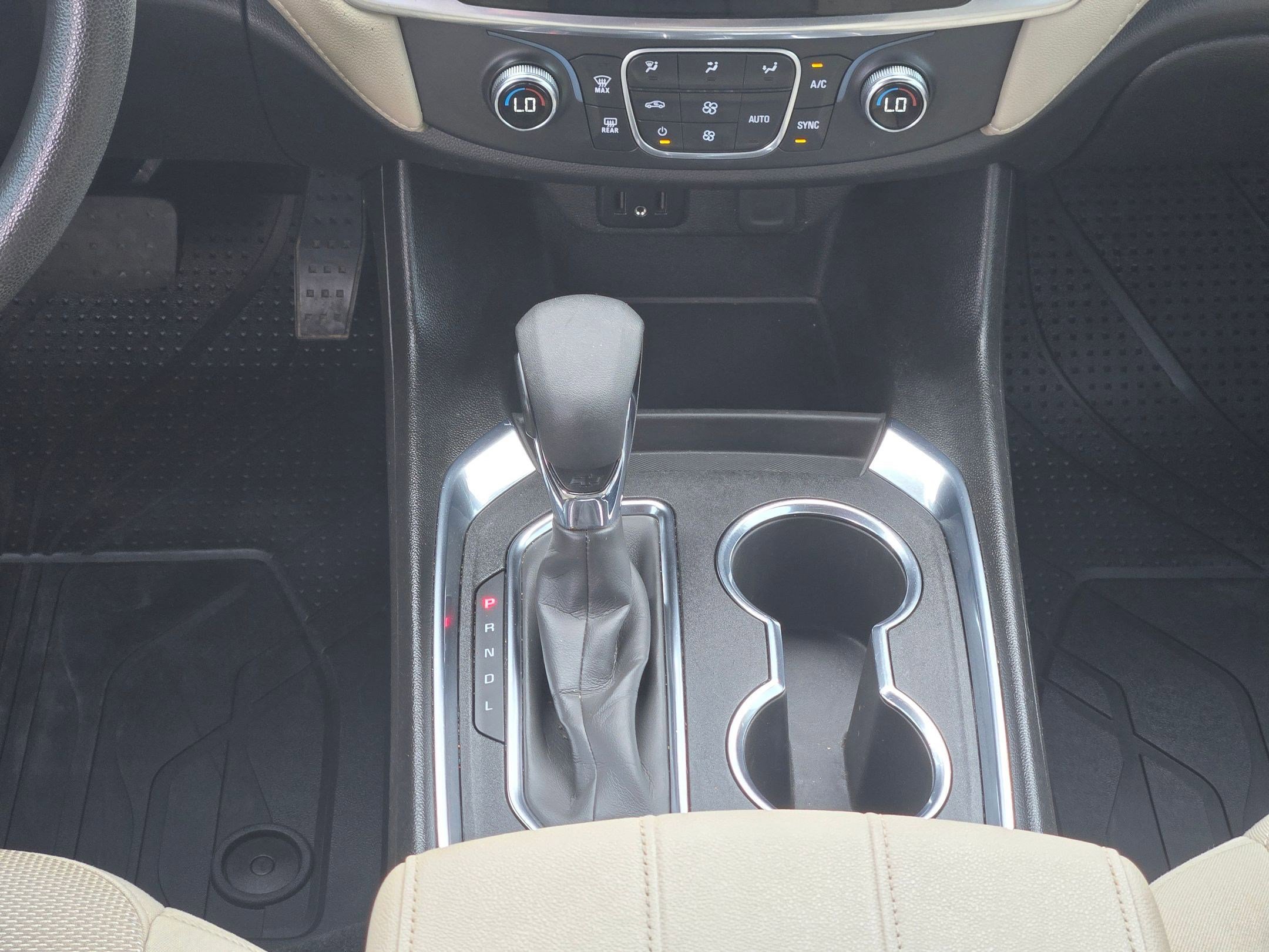 Used 2022 Chevrolet Traverse LS image 17