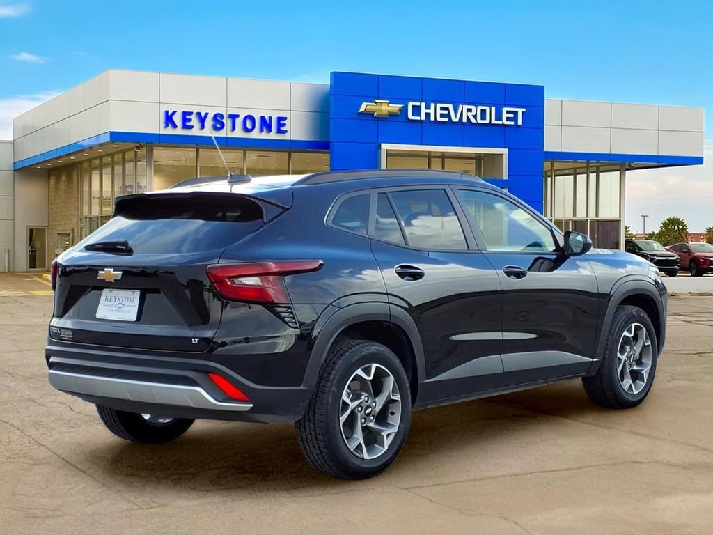 Used 2025 Chevrolet Trax LT FWD image 7