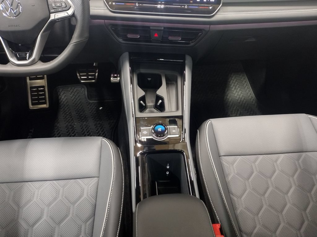 New 2026 Volkswagen Tiguan SEL R-Line AWD/4WD image 42