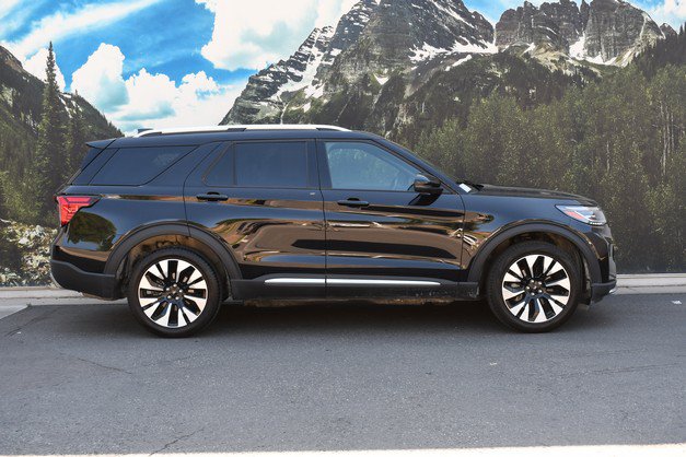 Used 2025 Ford Explorer Platinum w/ LUX Leather Package AWD/4WD image 2