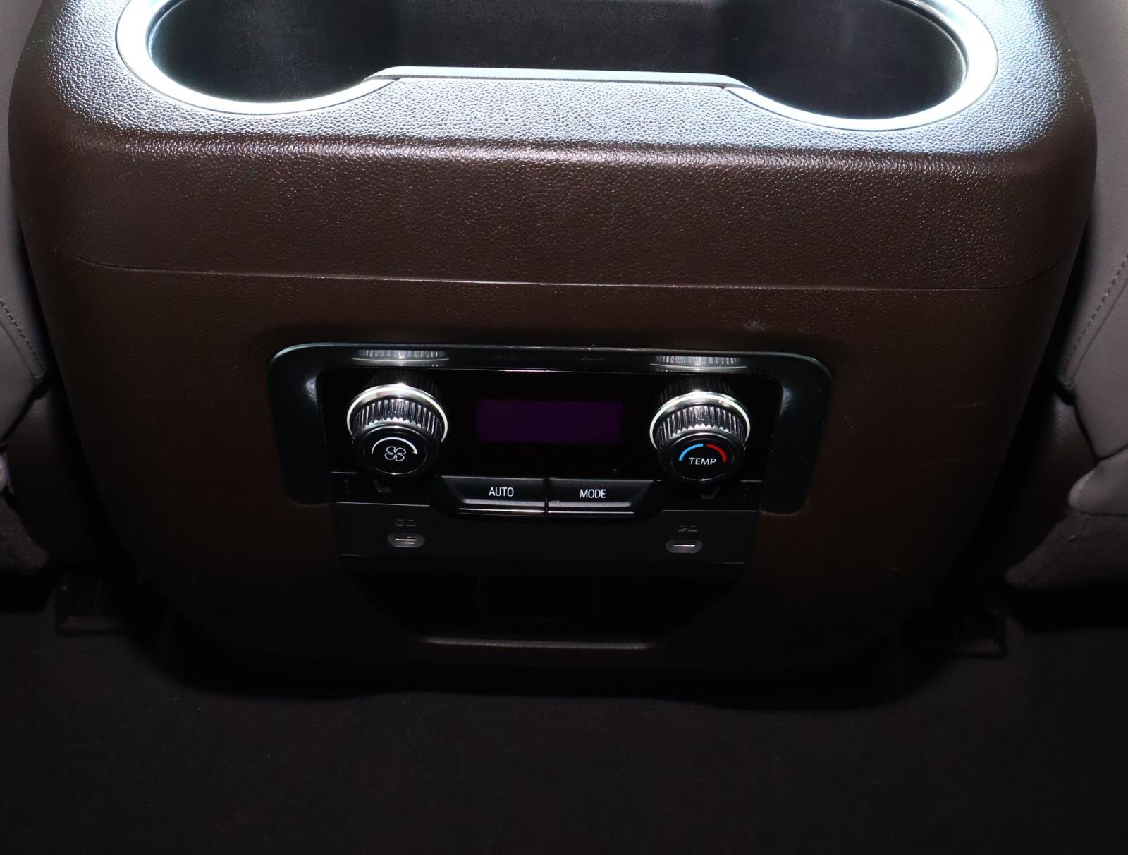 Used 2023 GMC Yukon SLT w/ SLT Luxury Package RWD image 13