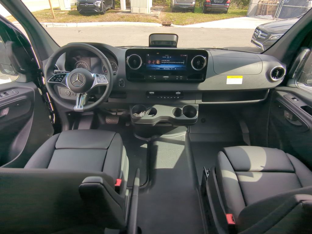 Used 2025 Mercedes-Benz Sprinter 2500 image 2