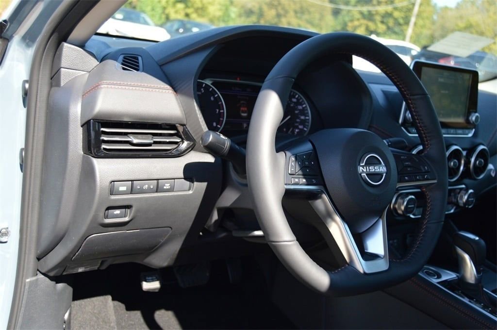 Used 2025 Nissan Sentra SR w/ SR Premium Package image 16