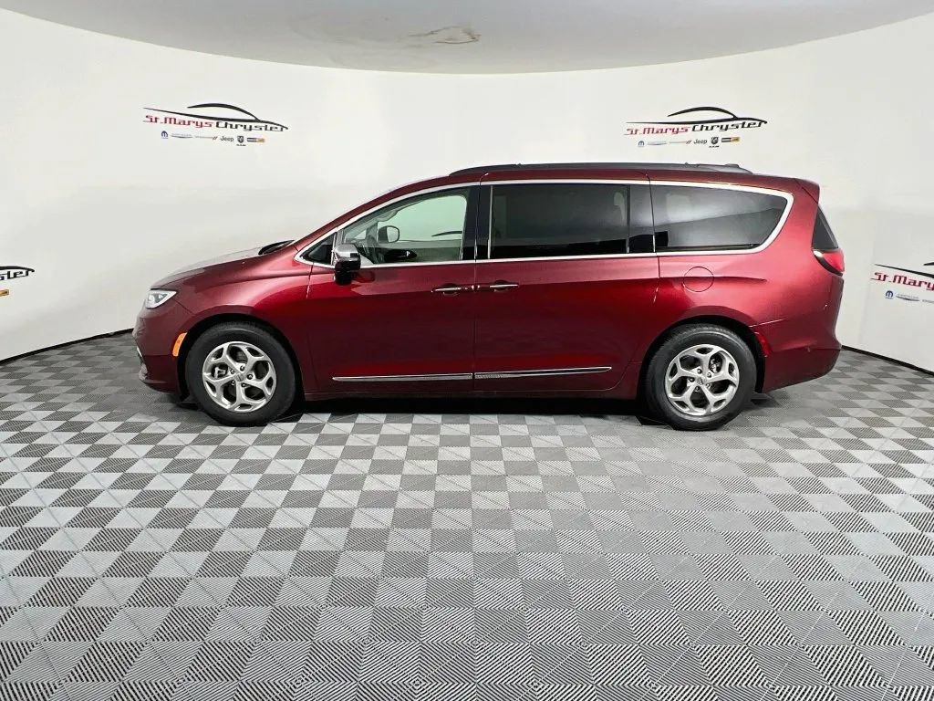 Used 2023 Chrysler Pacifica Limited FWD image 5