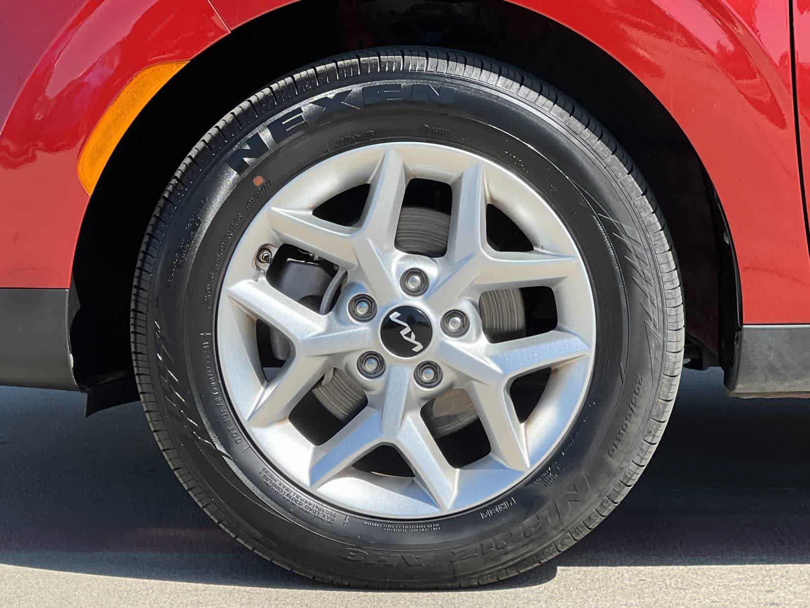 Used 2025 Kia Soul LX w/ LX Technology Package FWD image 26