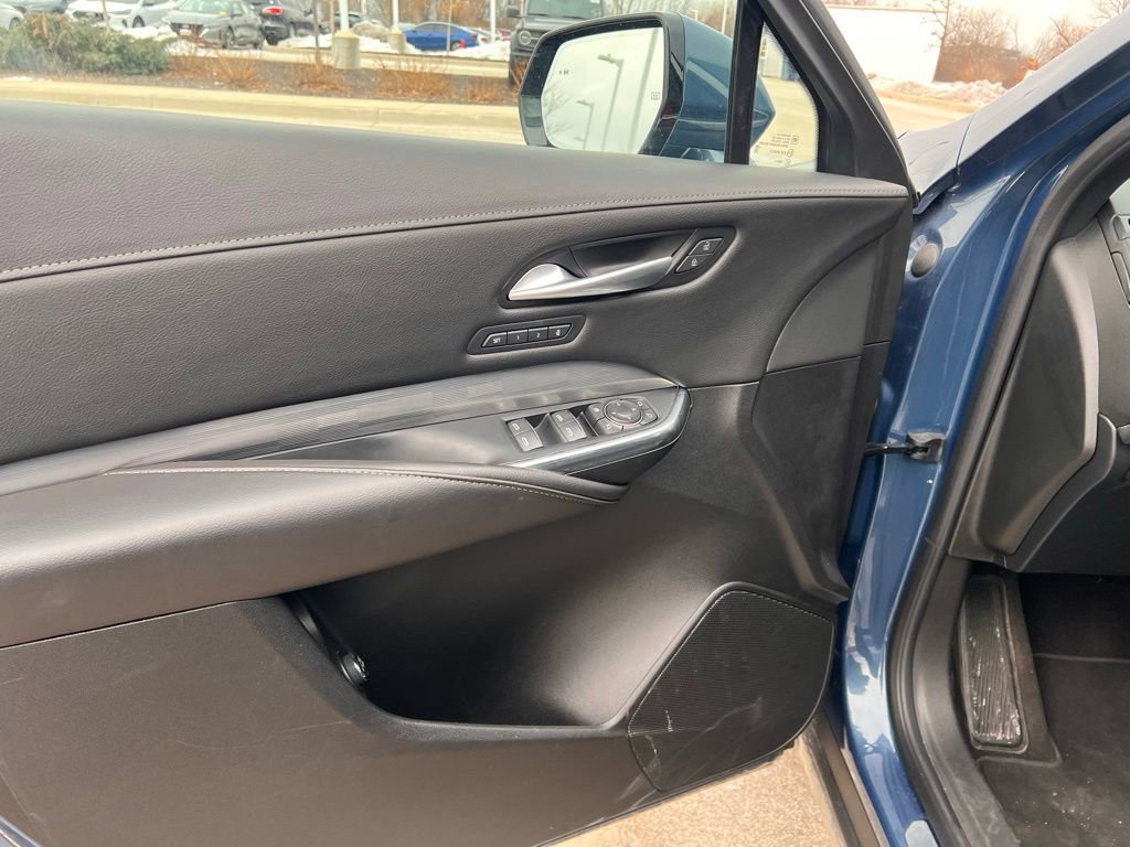 Used 2025 Cadillac XT4 Premium Luxury image 14