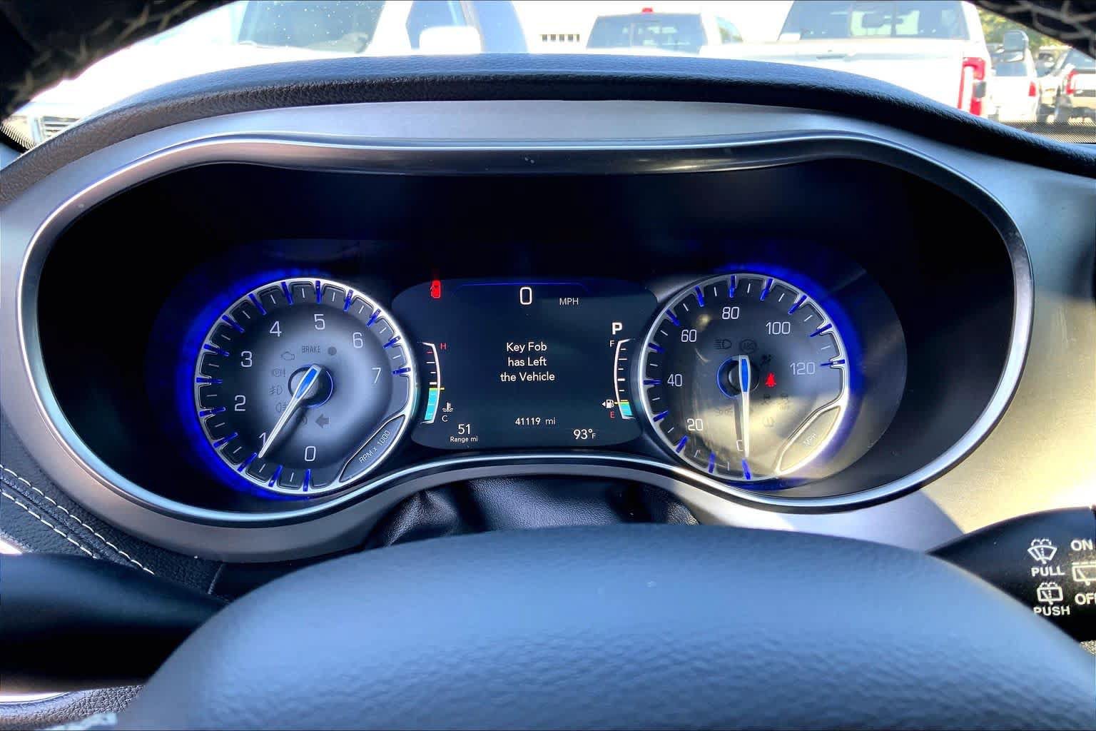 Used 2022 Chrysler Pacifica Limited w/ Uconnect Theater Family Group AWD/4WD image 23