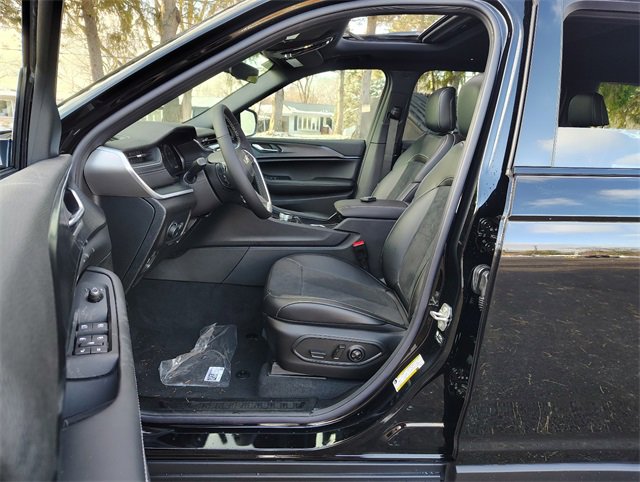 New 2025 Jeep Grand Cherokee L Altitude image 2