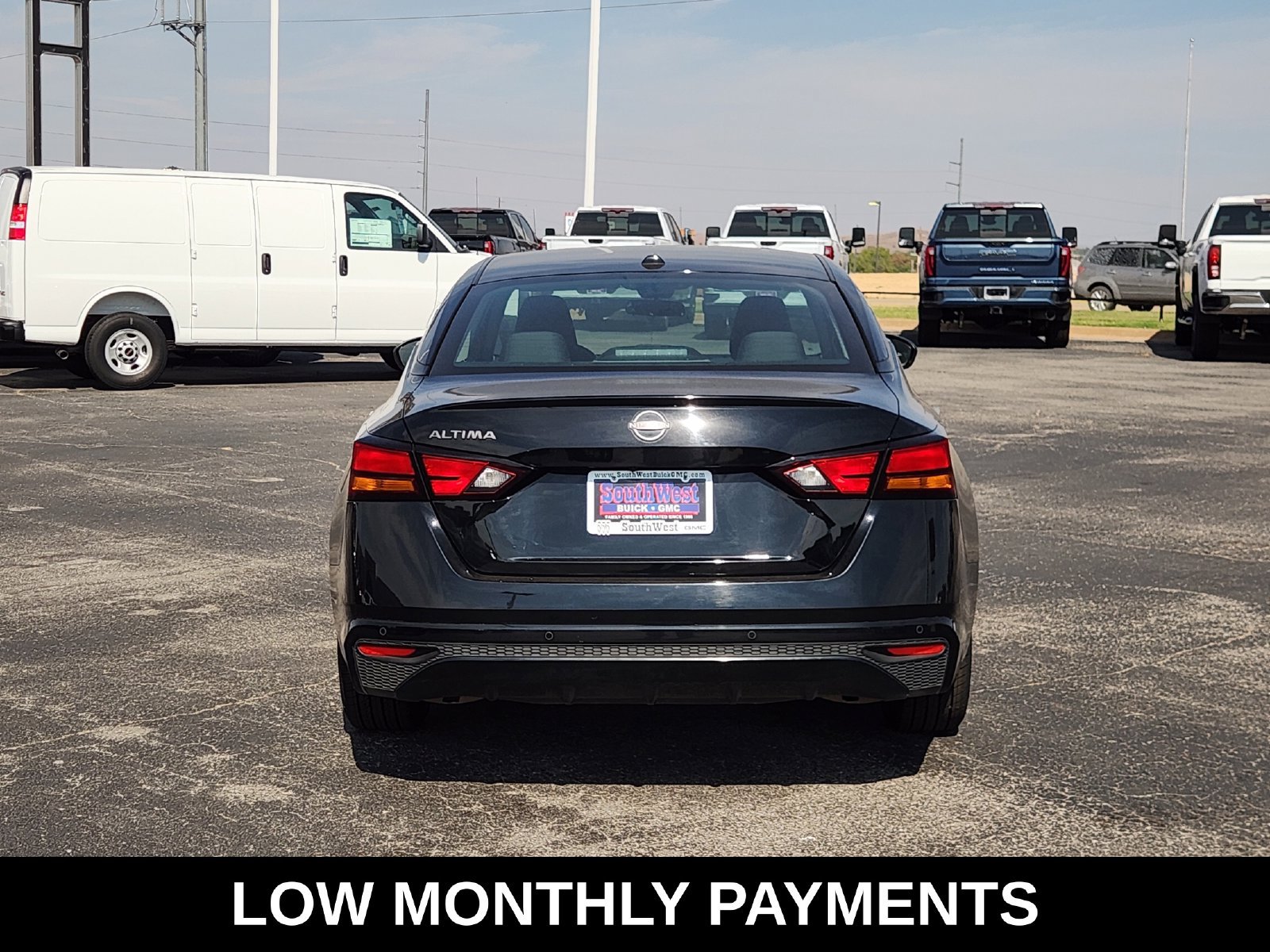 Used 2025 Nissan Altima 2.5 SV FWD image 8