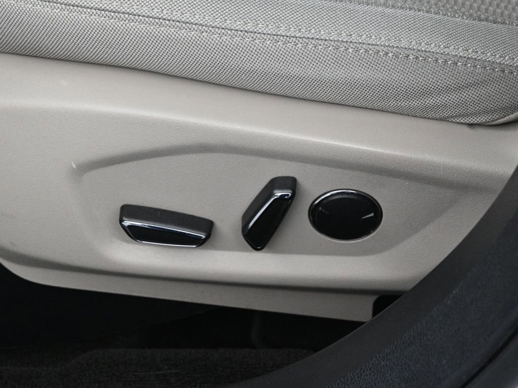 Used 2018 Ford Explorer XLT image 10