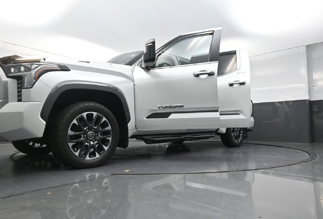 Used 2022 Toyota Tundra Limited AWD/4WD image 31