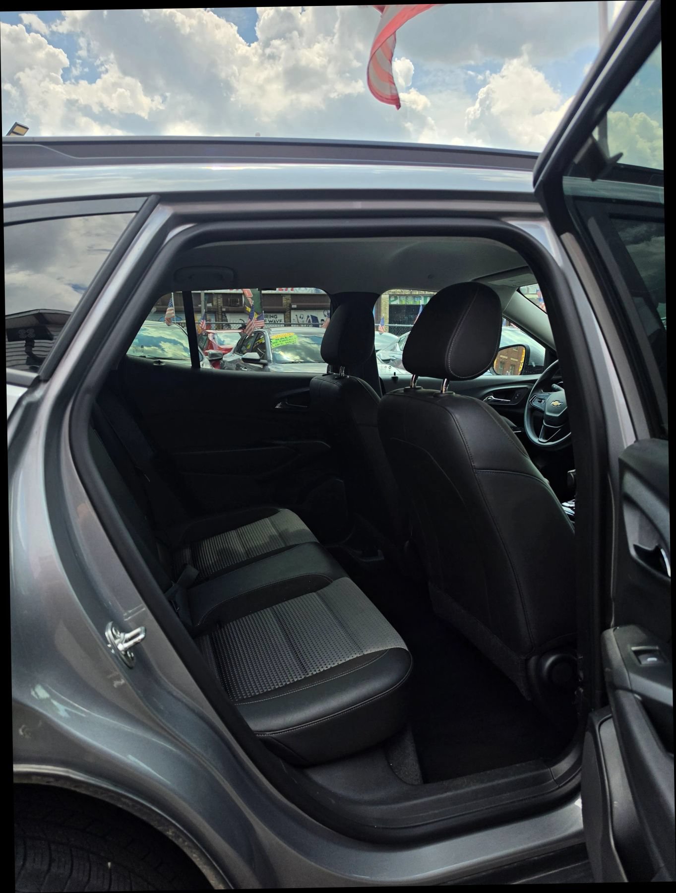 Used 2025 Chevrolet Trax LT FWD image 15