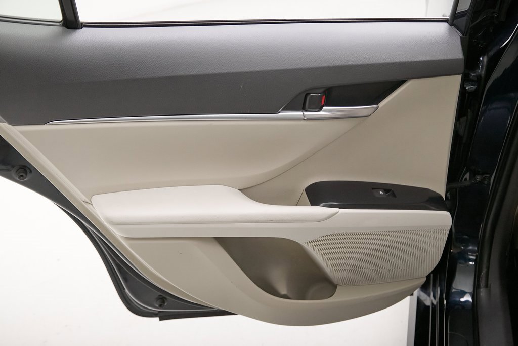 Used 2018 Toyota Camry LE image 20