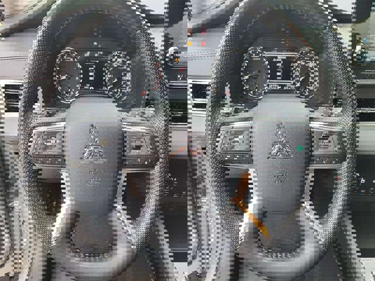 Used 2024 Mitsubishi Outlander SE image 19