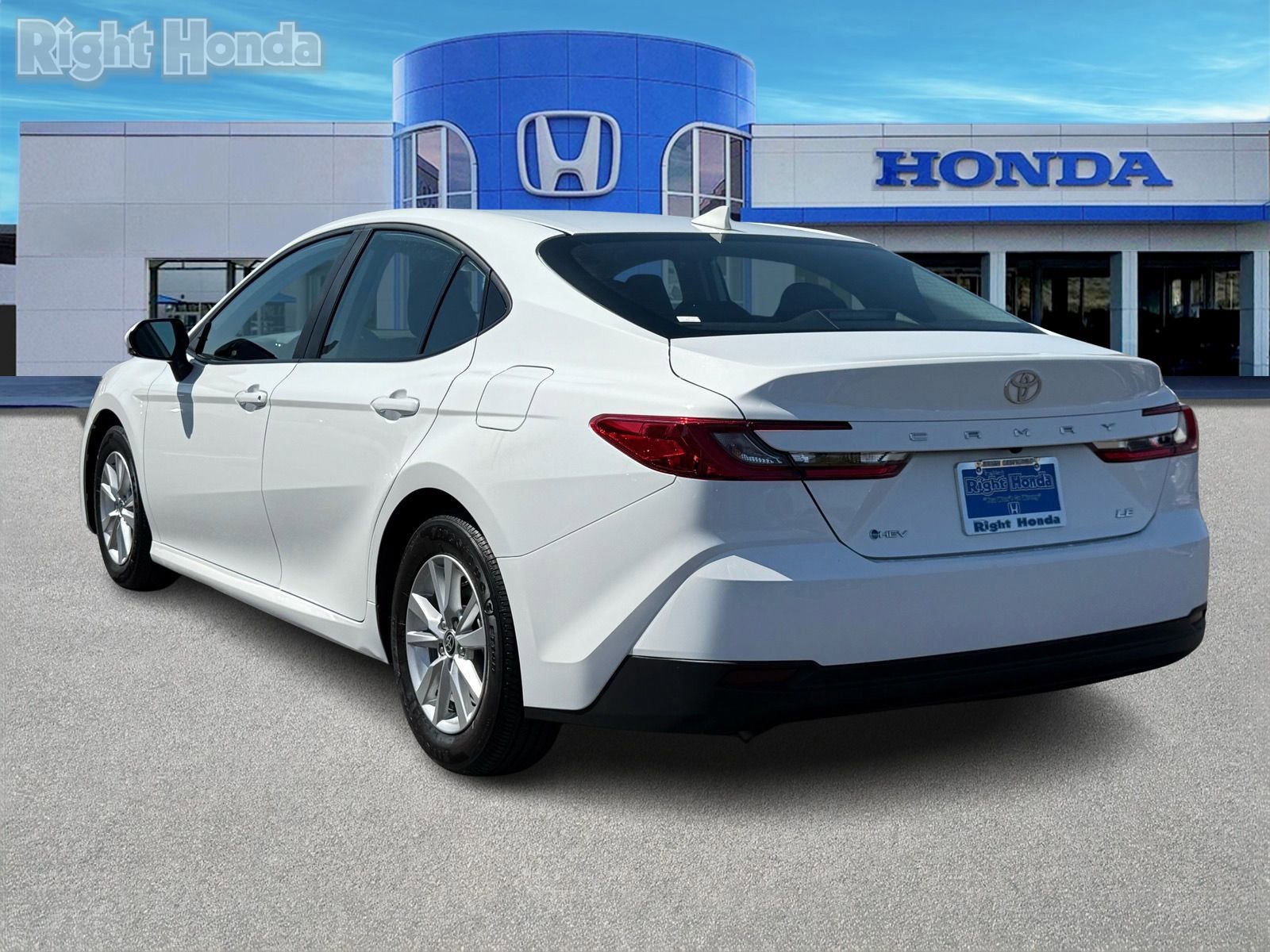 Used 2025 Toyota Camry LE image 4