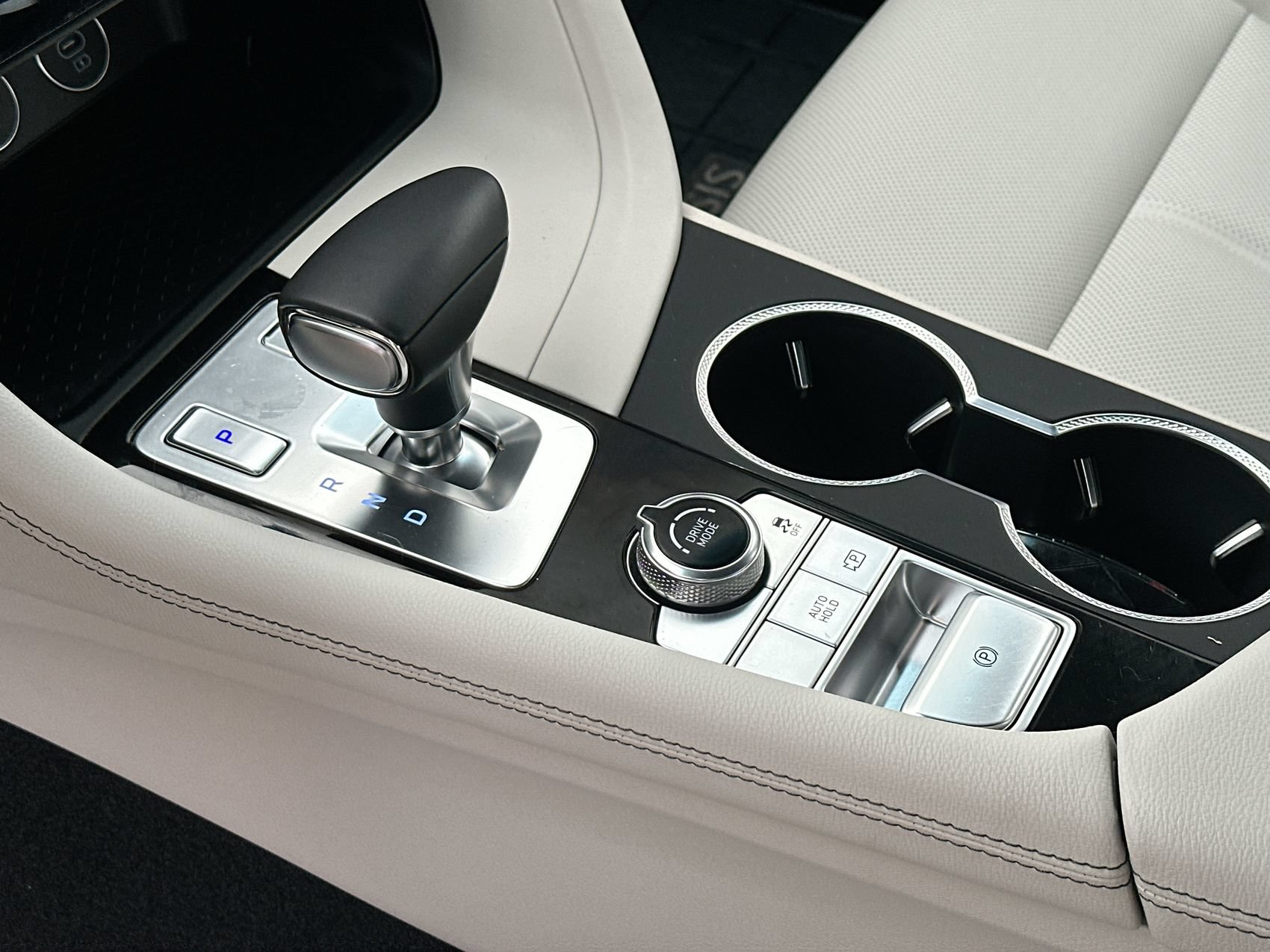 Used 2024 Genesis G70 2.5T RWD image 20