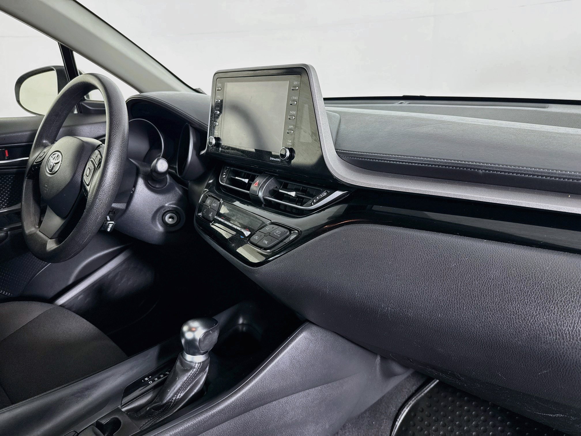 Used 2020 Toyota C-HR LE FWD image 27