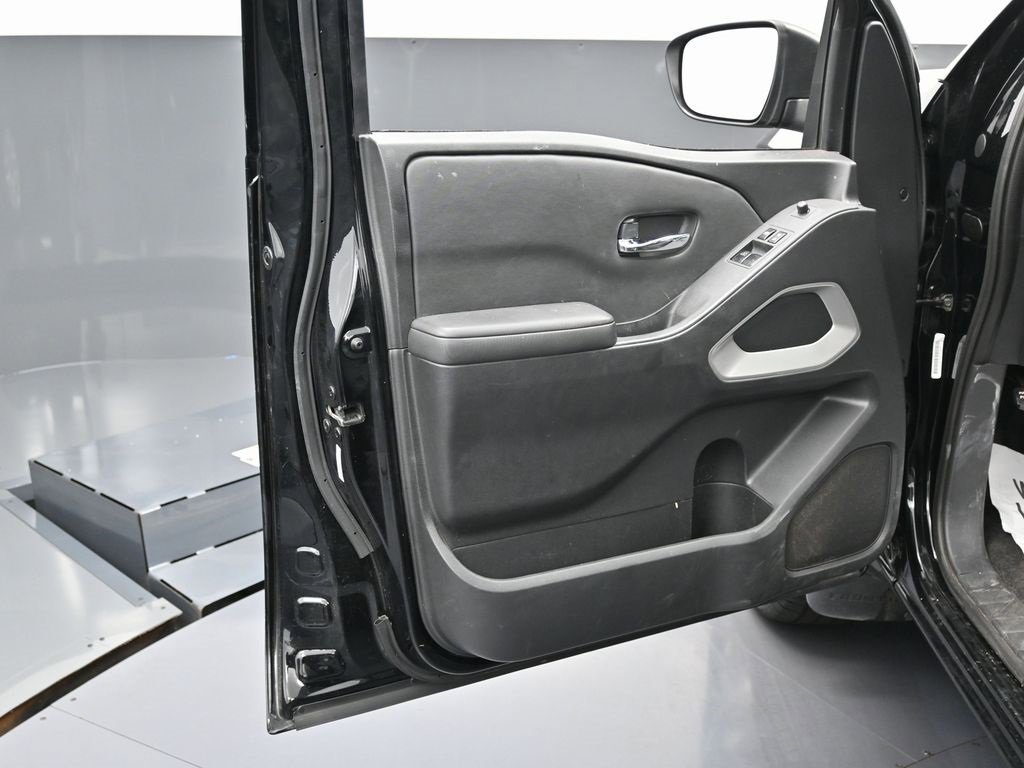 Used 2023 Nissan Frontier SV w/ Tow Package image 33