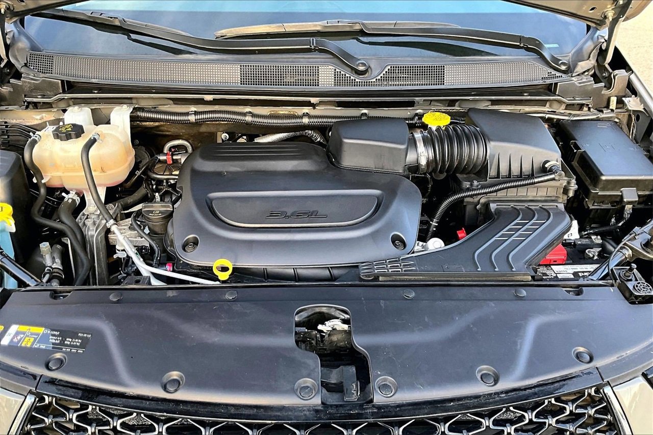 Certified 2023 Chrysler Pacifica Limited image 38