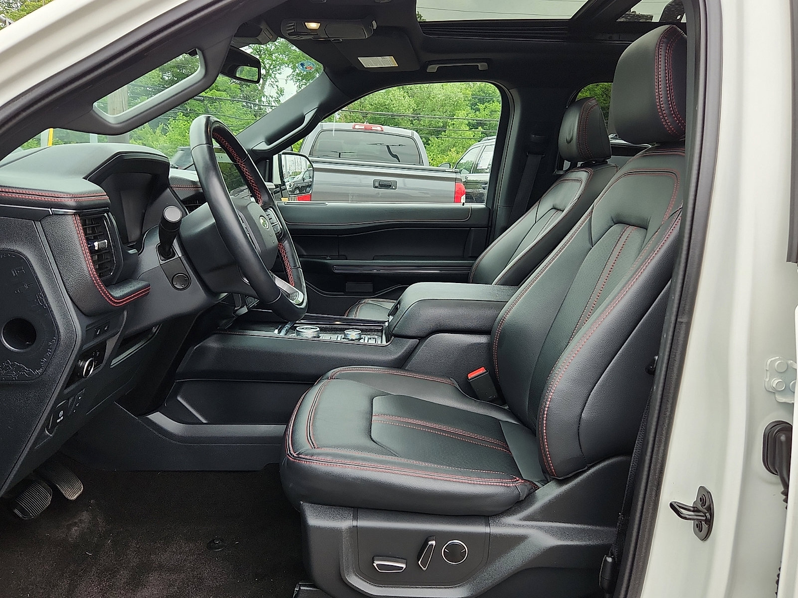 Used 2023 Ford Expedition Limited AWD/4WD image 14