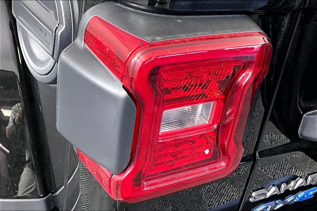 Used 2025 Jeep Wrangler Unlimited Sahara AWD/4WD image 22