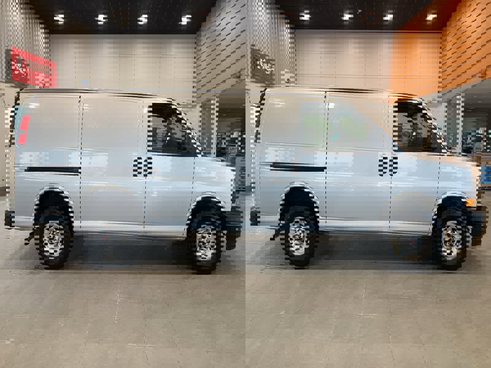 Used 2021 GMC Savana 2500 w/ Driver Convenience Package image 4