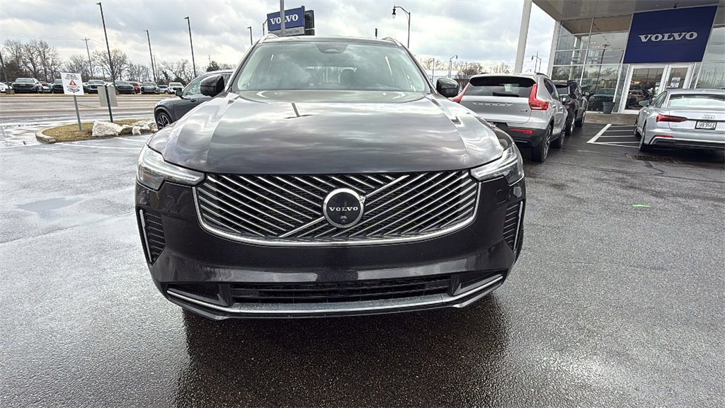 Certified 2025 Volvo XC90 B6 Plus image 33