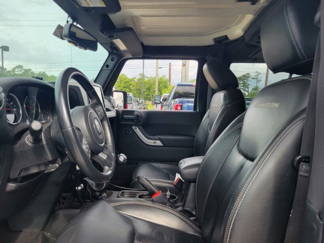 Used 2017 Jeep Wrangler Rubicon w/ Power Convenience Group AWD/4WD image 10