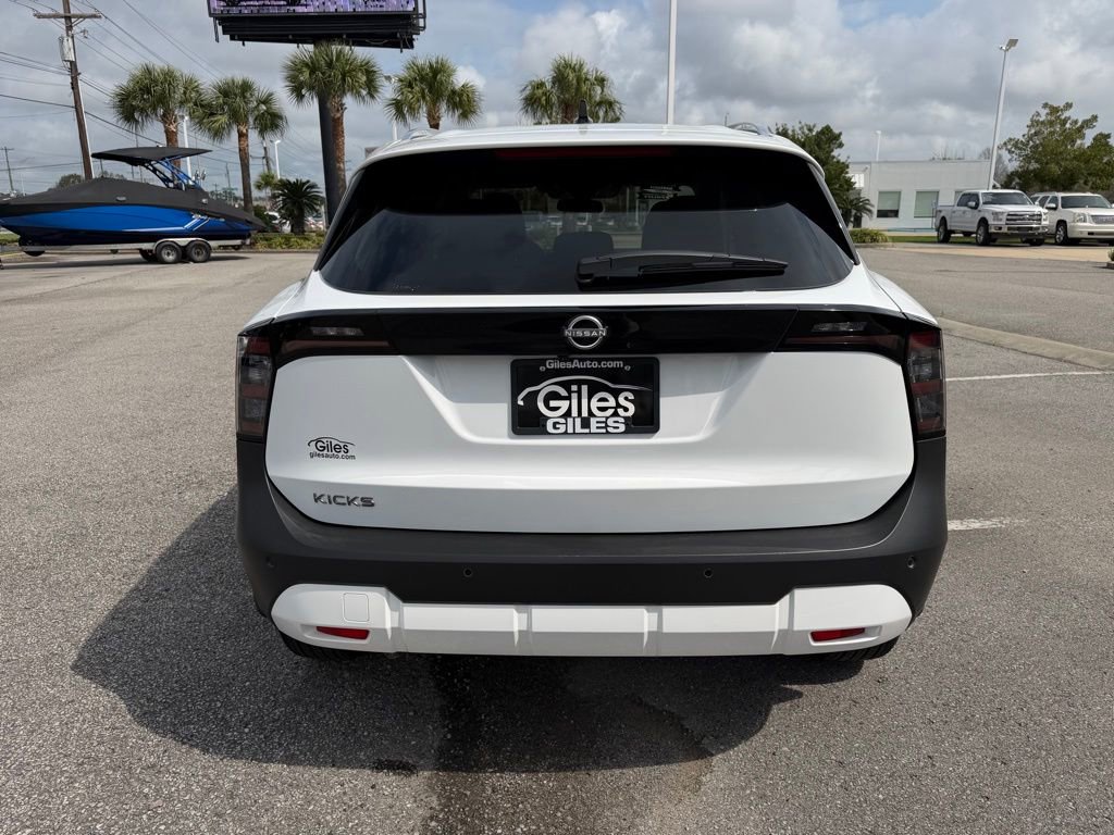 Used 2026 Nissan Kicks SV image 4
