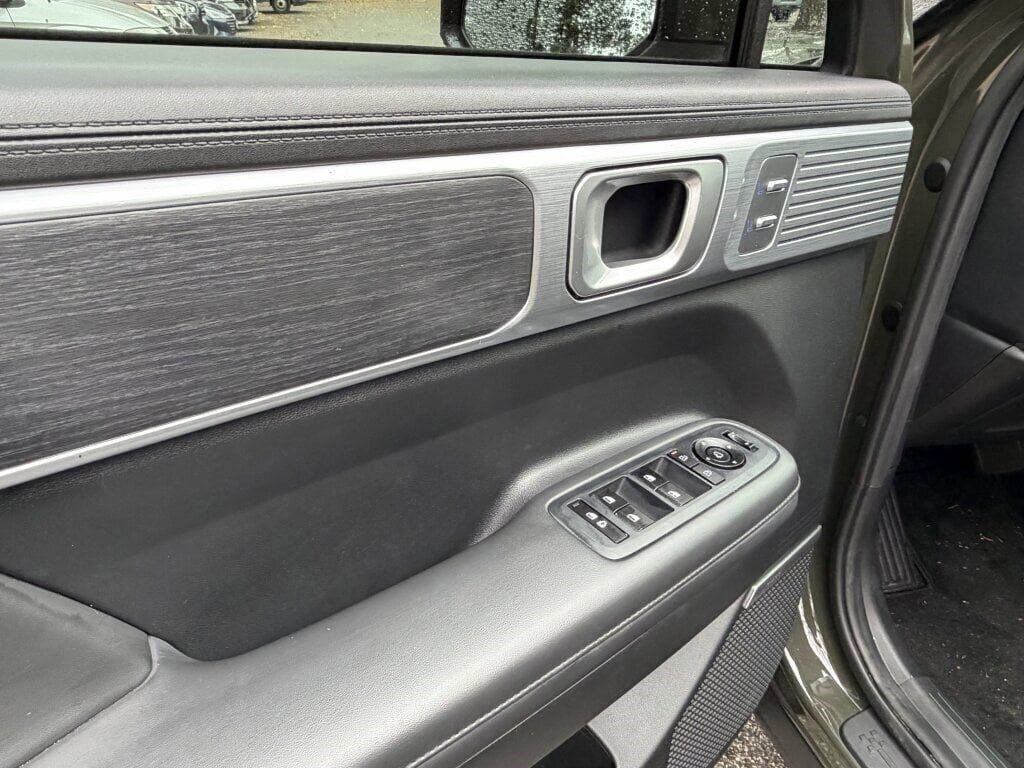 Used 2024 Hyundai Santa Fe Limited image 25