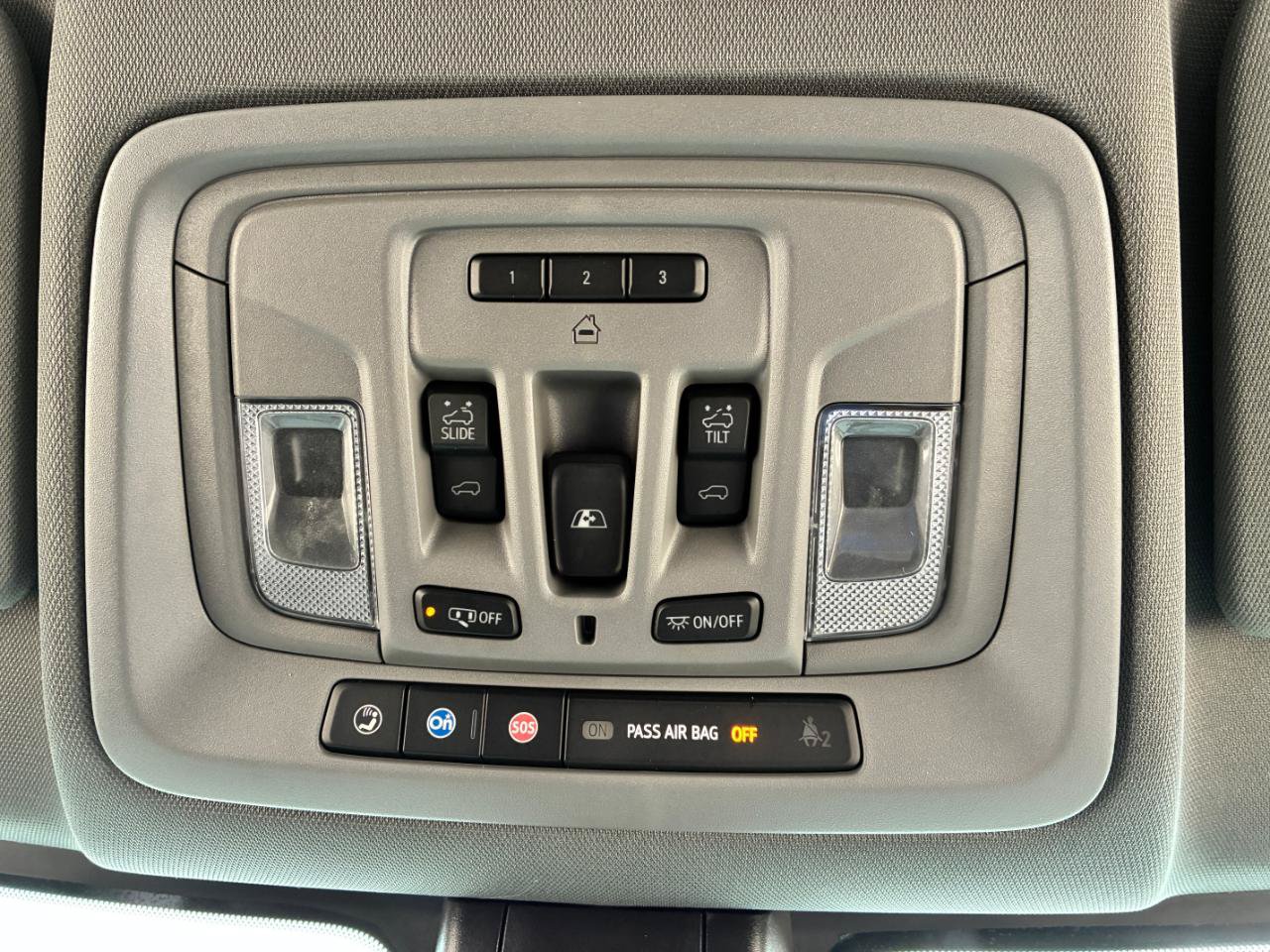 Used 2023 GMC Sierra 2500 Denali w/ Denali Ultimate Package AWD/4WD image 12