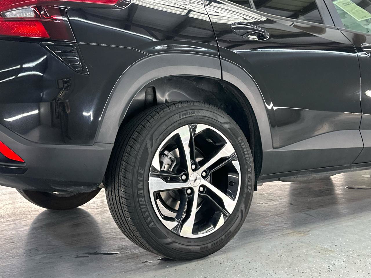 Used 2024 Chevrolet Trax RS FWD image 10