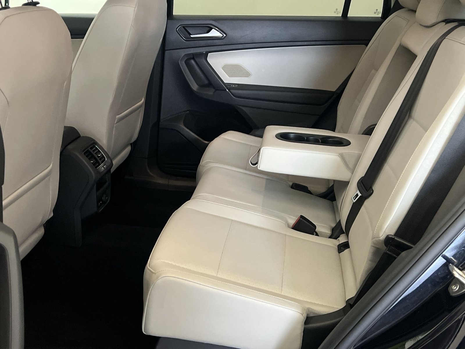 Used 2018 Volkswagen Tiguan SE AWD/4WD image 23