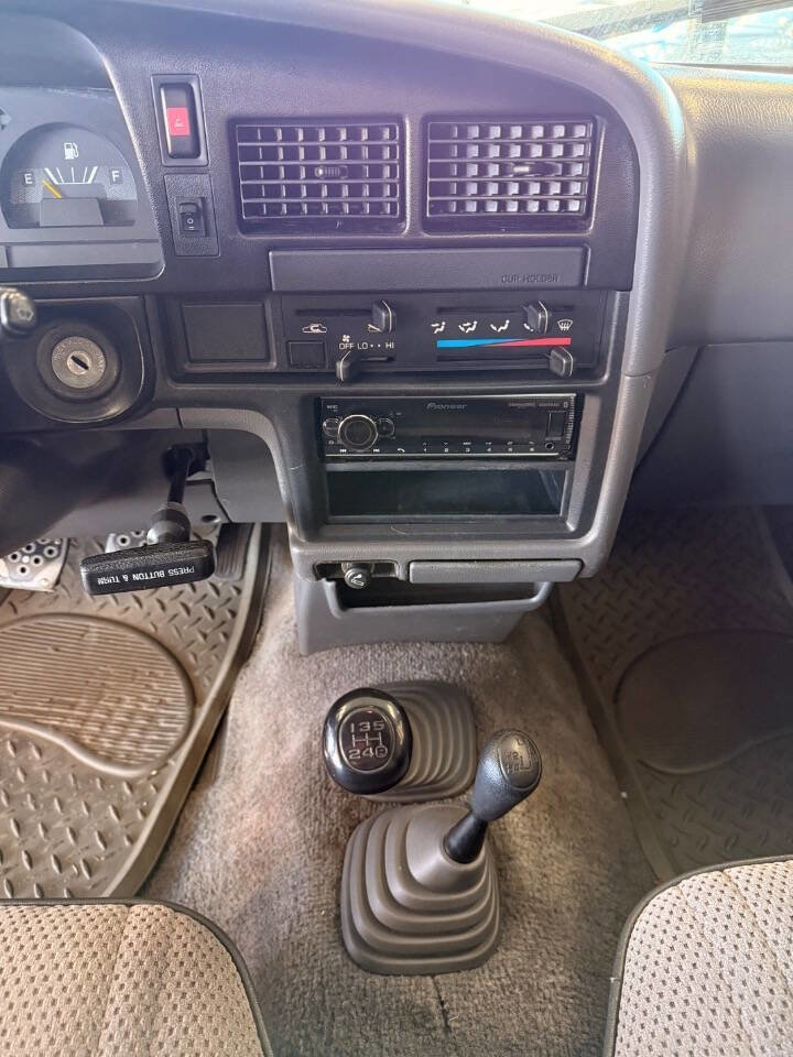 Used 1992 Toyota Pickup Deluxe AWD/4WD image 14