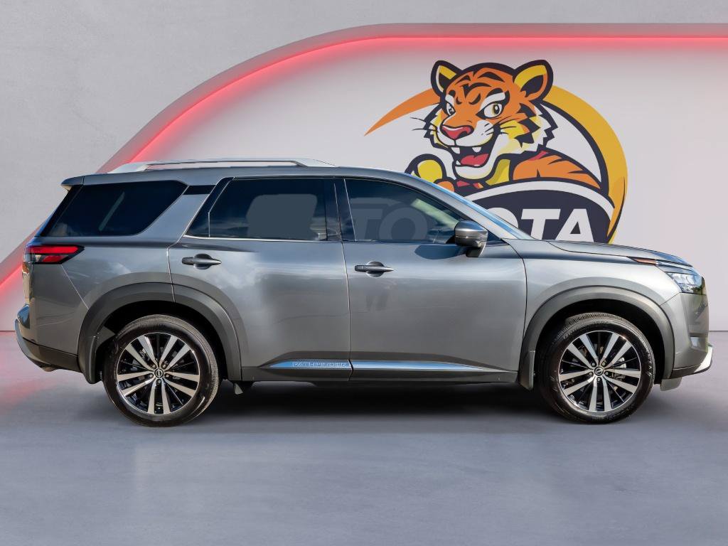 Used 2025 Nissan Pathfinder Platinum FWD image 4