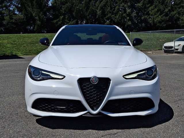 Used 2022 Alfa Romeo Giulia Veloce AWD/4WD image 2