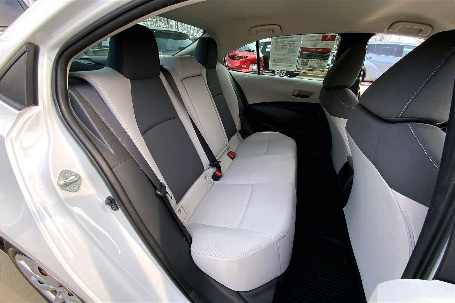 Used 2022 Toyota Corolla LE image 19