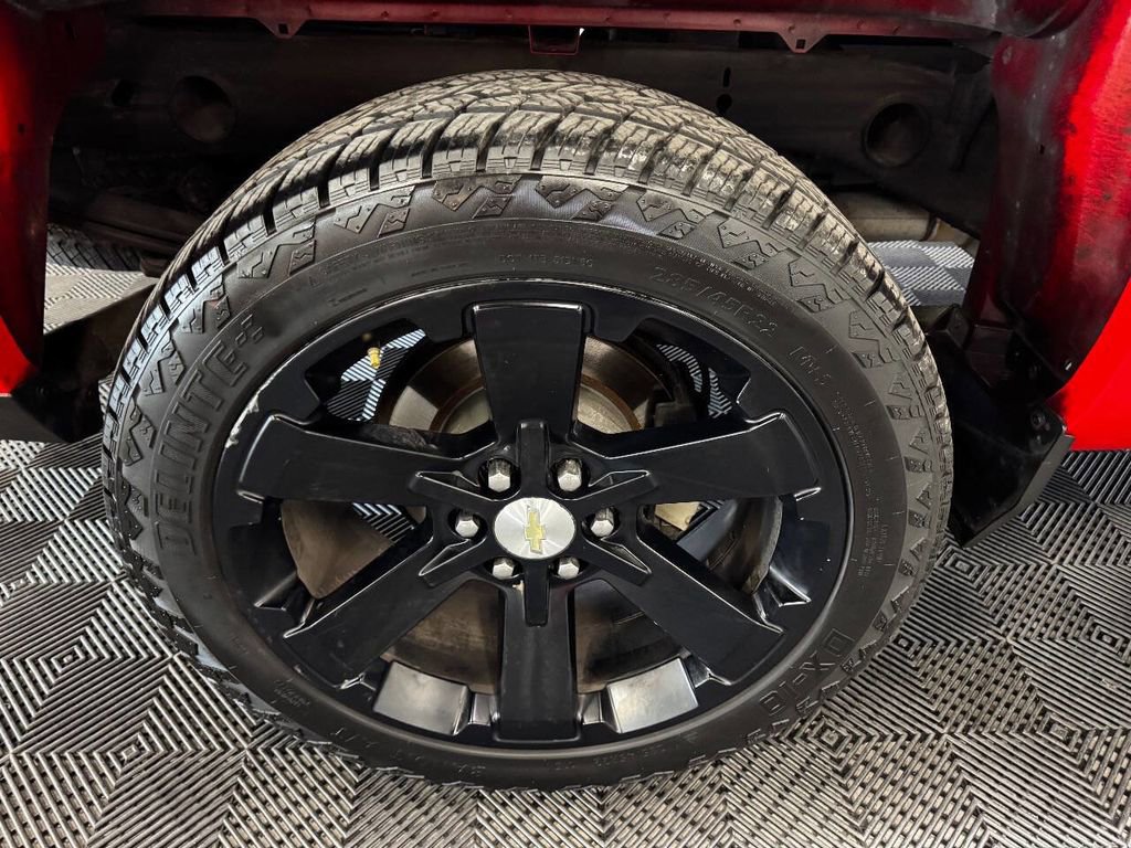 Used 2018 Chevrolet Silverado 1500 Custom w/ Custom Value Package AWD/4WD image 19