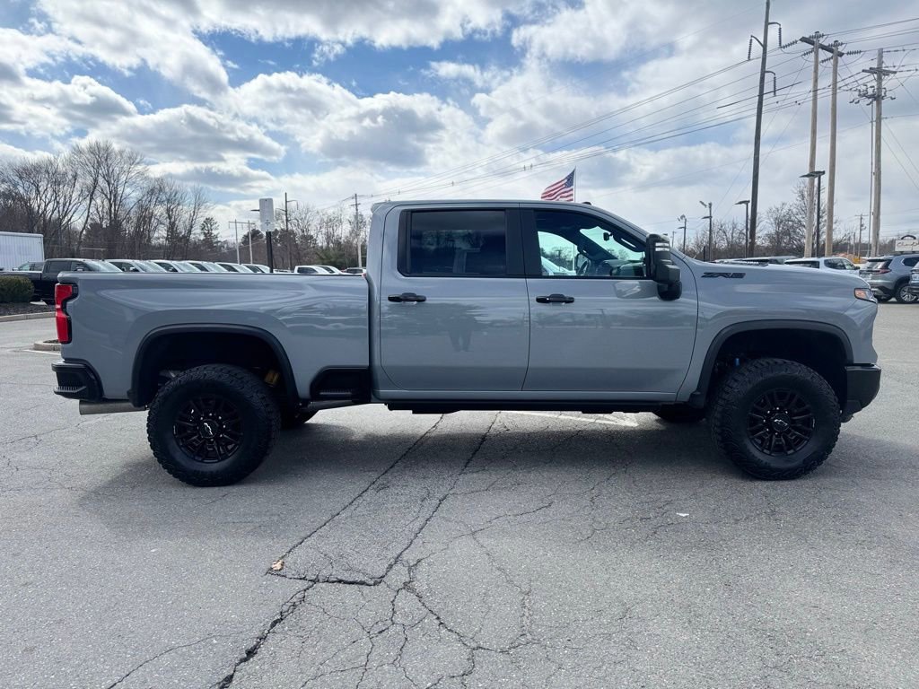 Used 2025 Chevrolet Silverado 2500 ZR2 w/ Technology Package image 7