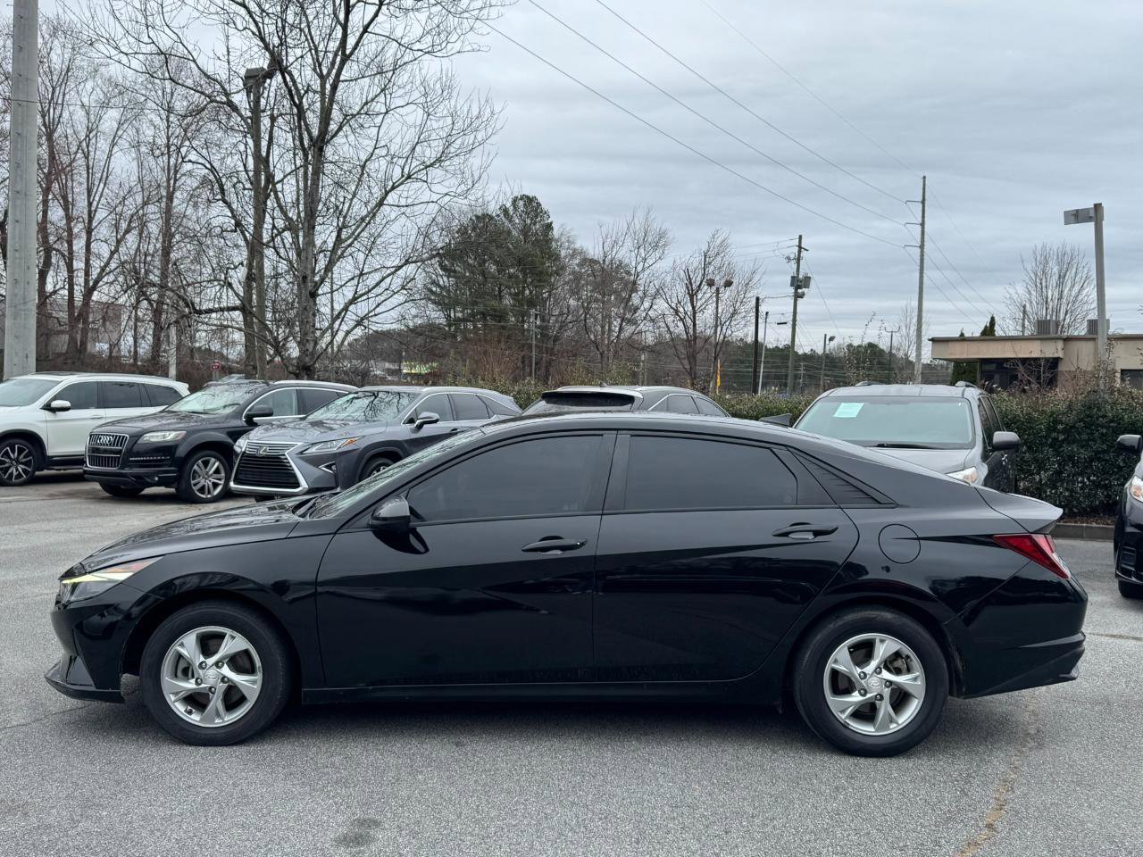 Used 2021 Hyundai Elantra SE w/ Cargo Package image 4