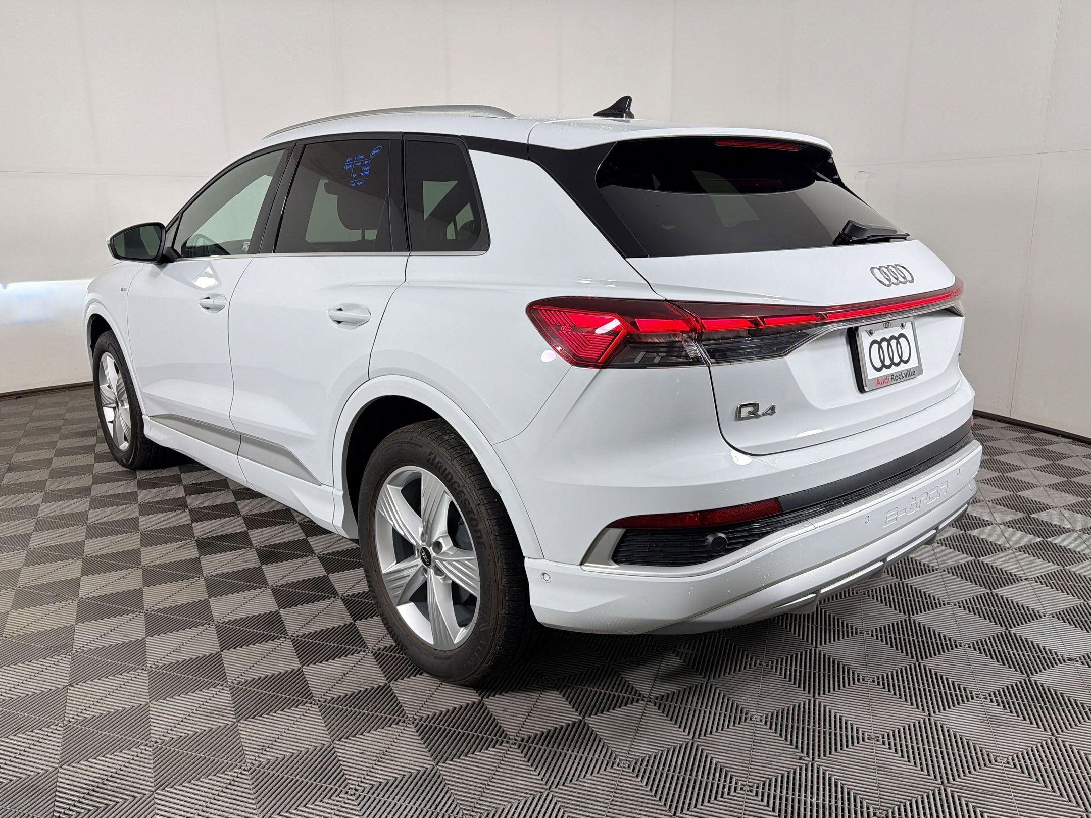 Certified 2023 Audi Q4 e-tron Prestige image 3