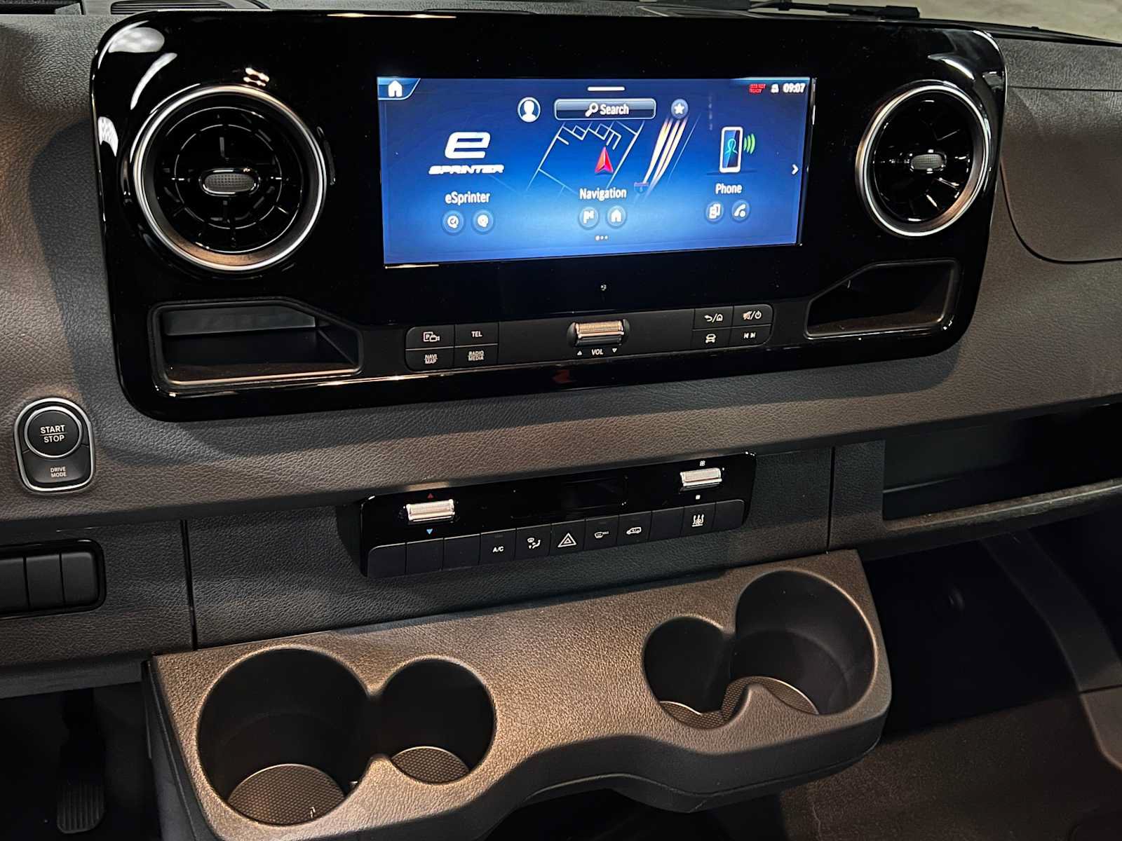 New 2025 Mercedes-Benz eSprinter 144 Cargo image 31